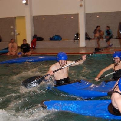 Kanupolo Training im Hallenbad