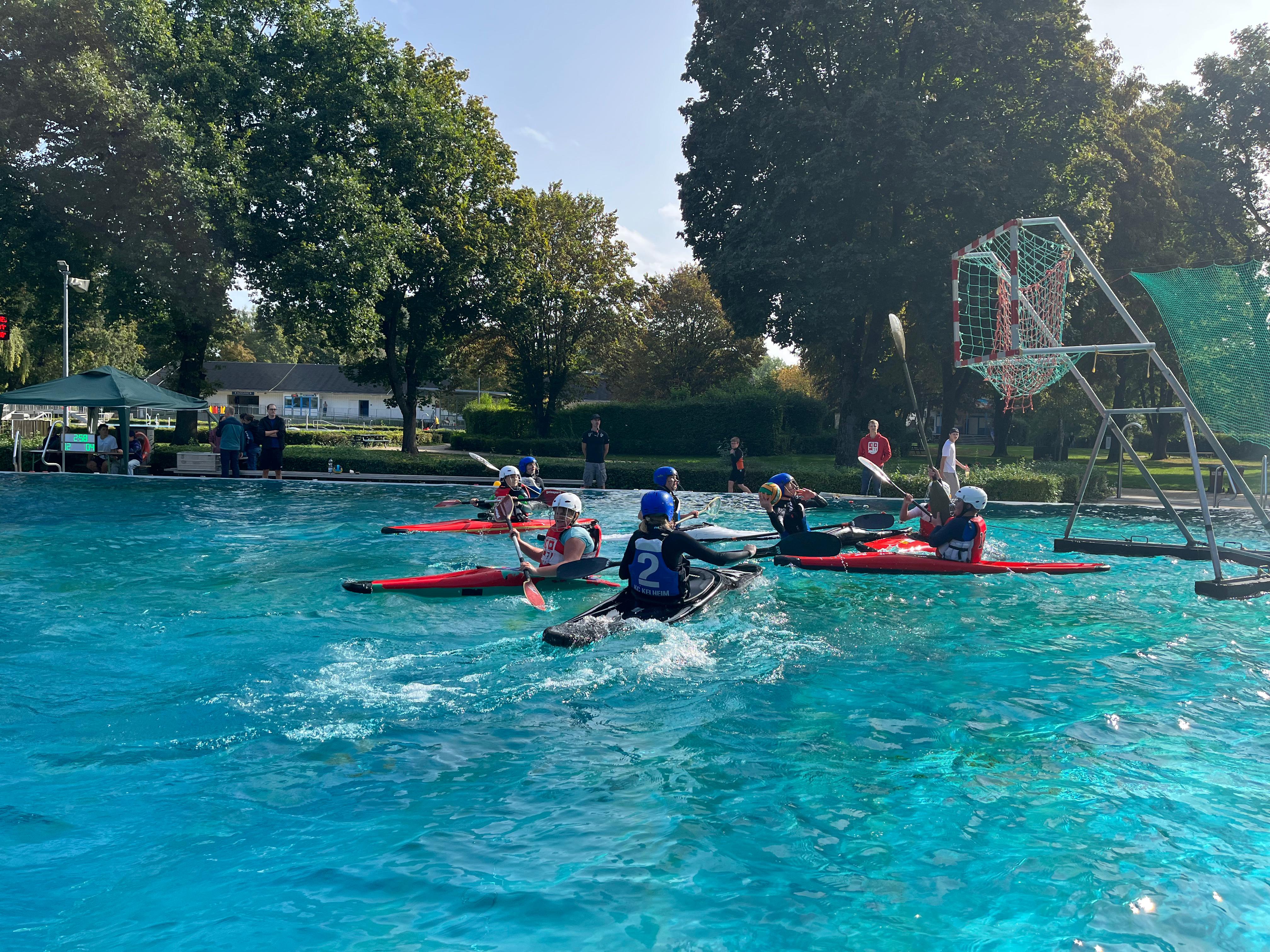Simon Schneider beim Wurf auf das Tor